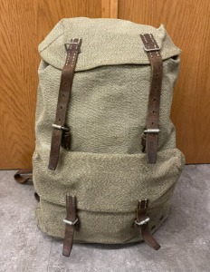 1950&#039;s  Swiss Military Backpack / Rucksack Salt and Pepper 28L